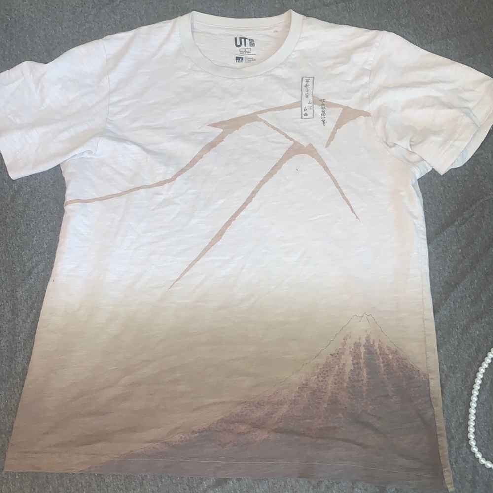 UNIQLO tan t-shirt (medium)